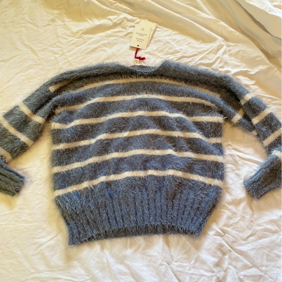 Pink Rose V-Neck Blue sweater ( M ) (With tags) - Picture 3 of 4